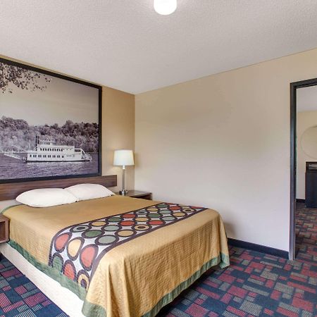 Super 8 By Wyndham Boonville Bagian luar foto