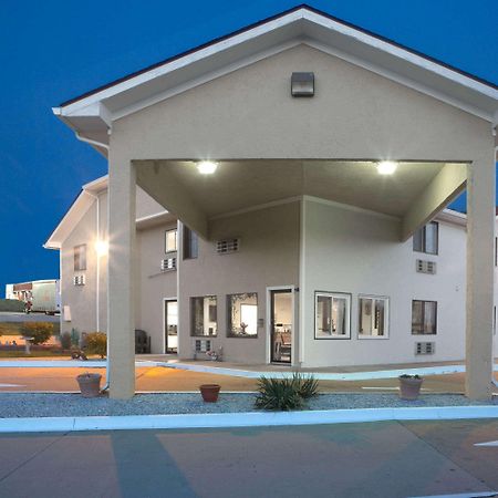 Super 8 By Wyndham Boonville Bagian luar foto