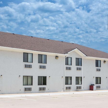 Super 8 By Wyndham Boonville Bagian luar foto