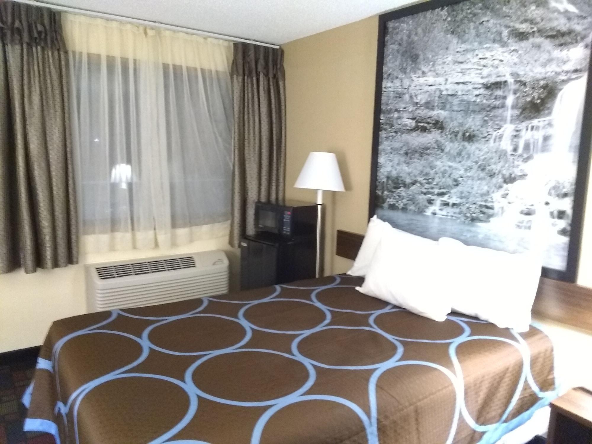 Super 8 By Wyndham Boonville Bagian luar foto