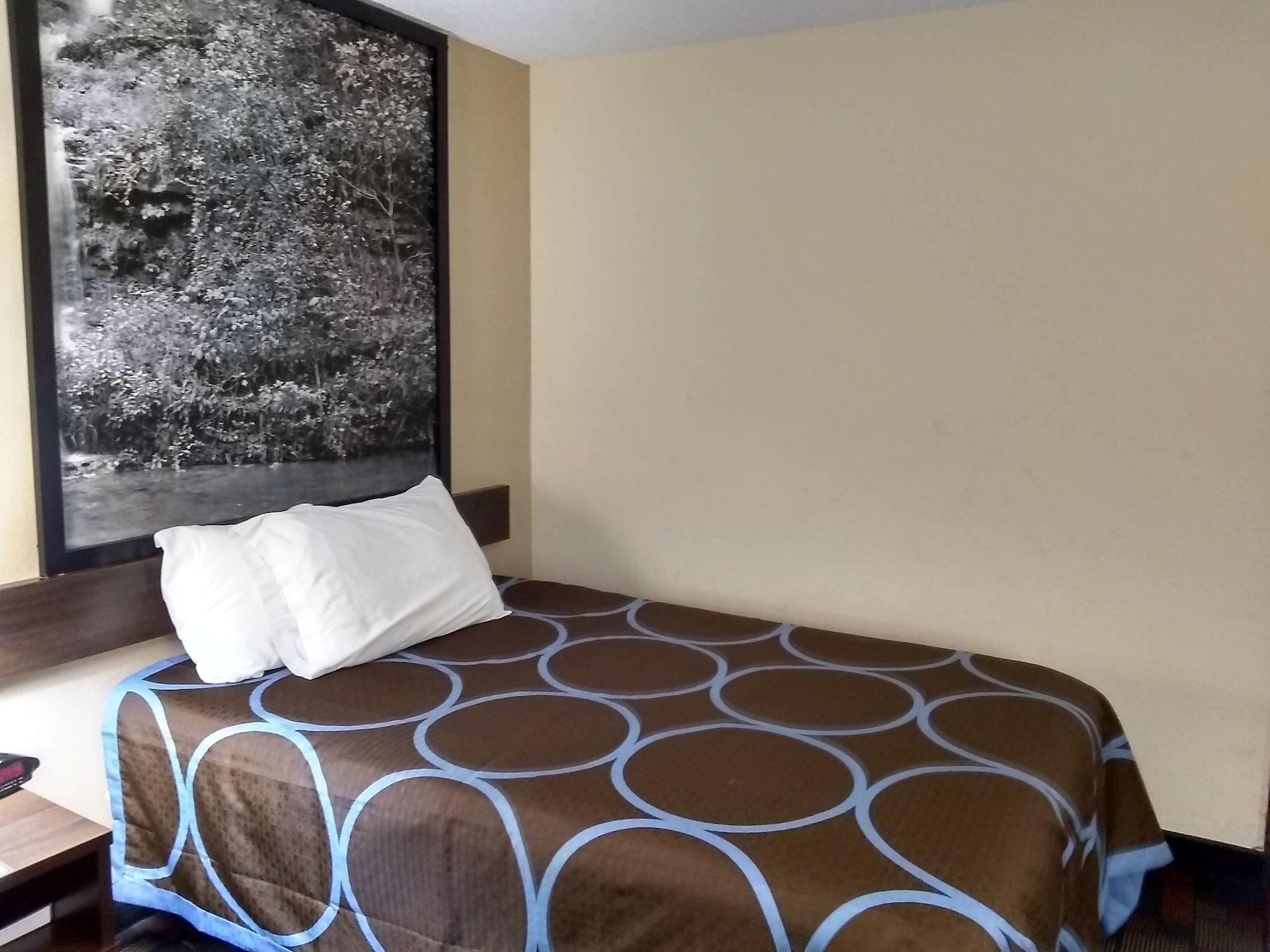 Super 8 By Wyndham Boonville Bagian luar foto