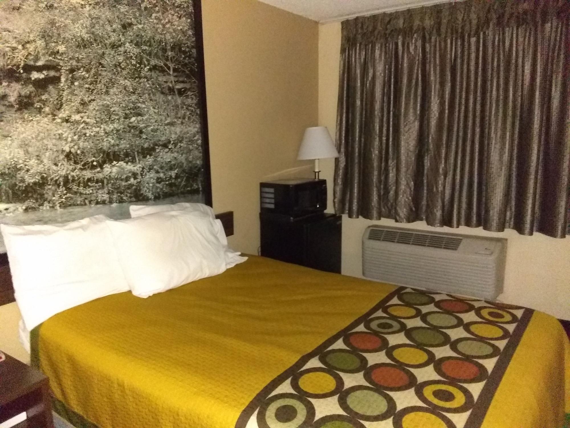 Super 8 By Wyndham Boonville Bagian luar foto