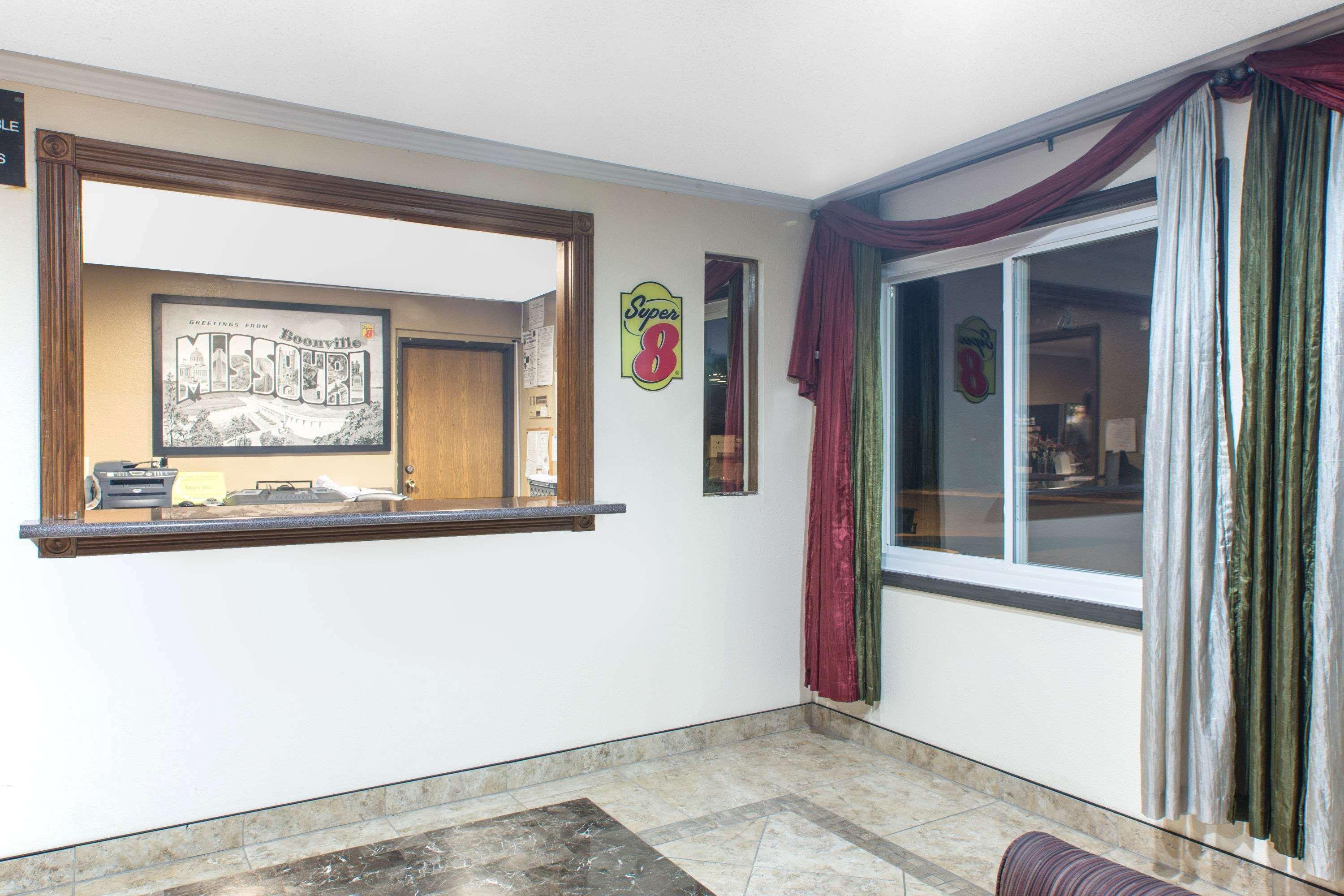 Super 8 By Wyndham Boonville Bagian luar foto