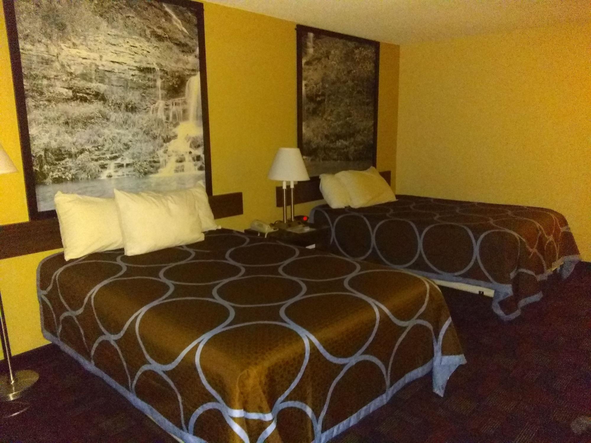 Super 8 By Wyndham Boonville Bagian luar foto